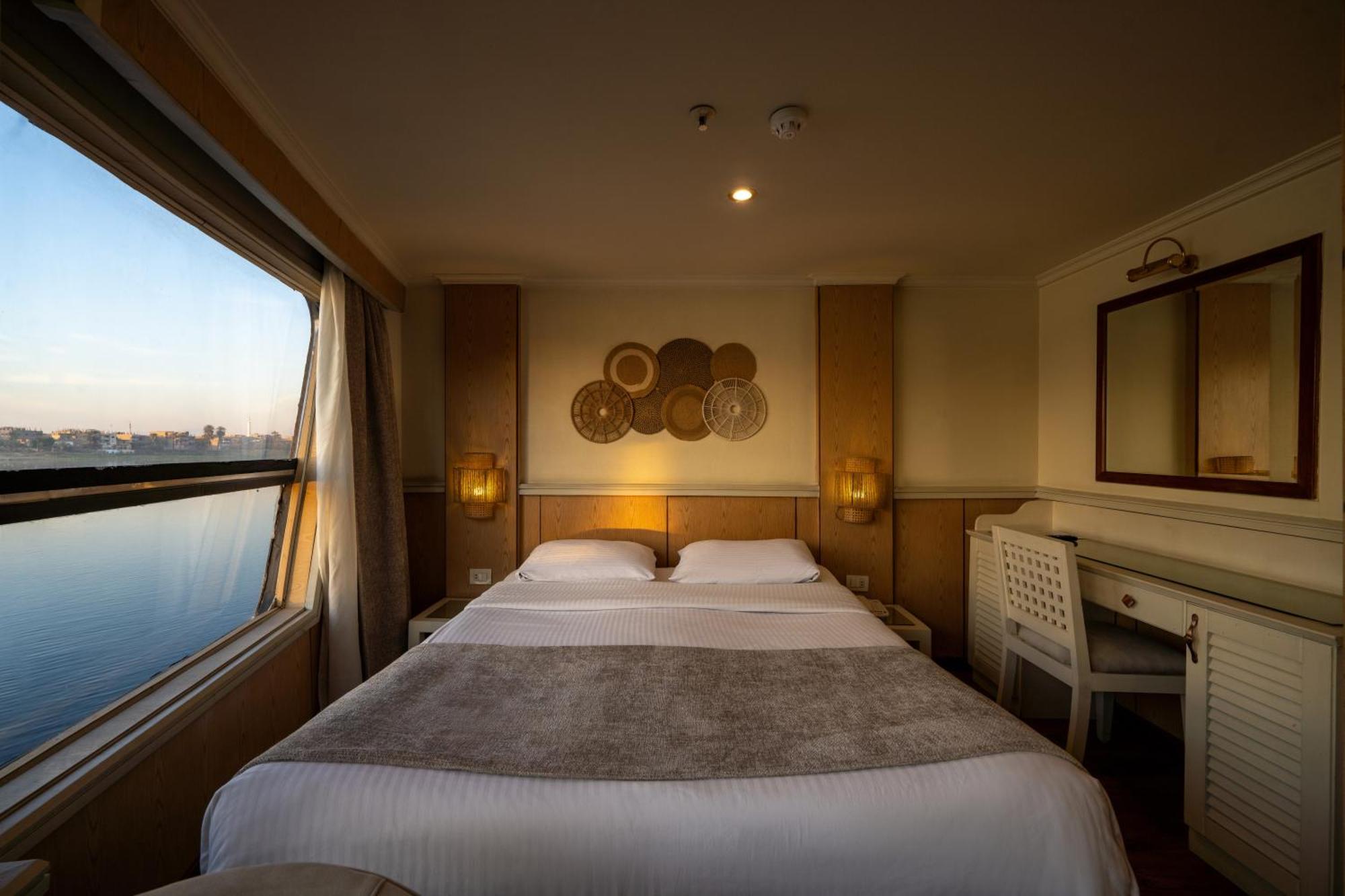 Hotel Magic I Nile Cruise Deluxe Boat The Scheduled Departure Is On Saturday For A 7-Day Nile Cruise Luxor Exterior foto